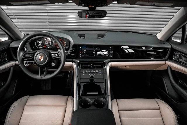 2025 Porsche Panamera 4 photo 16