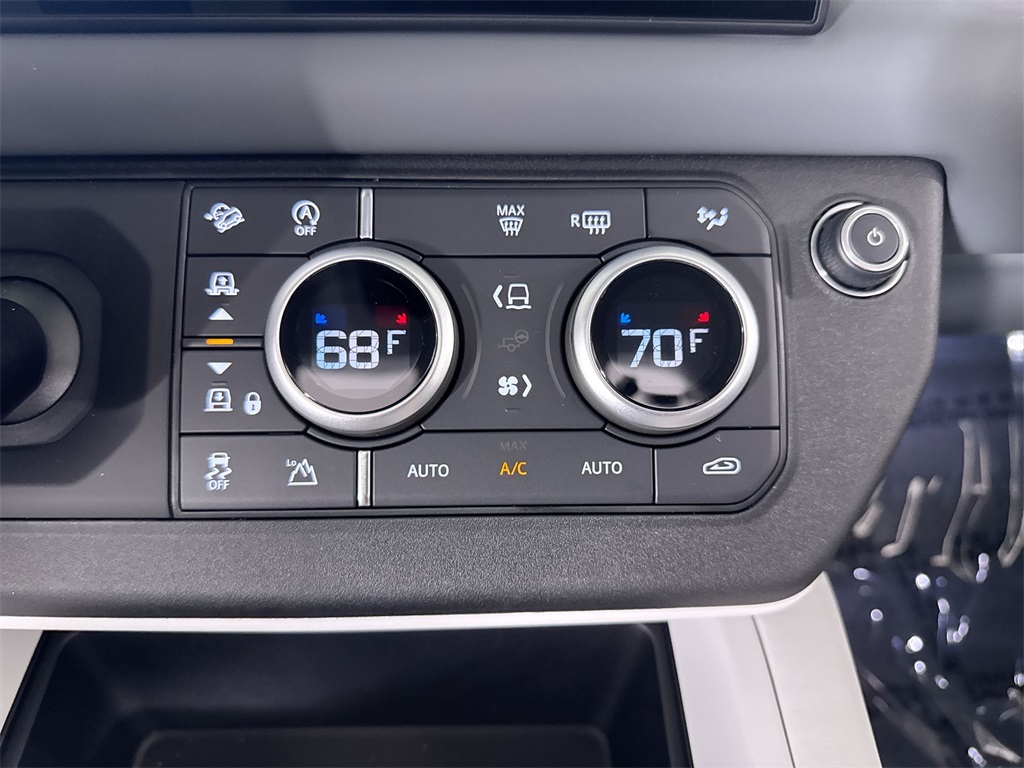 2025 Land Rover Defender 110 S photo 15