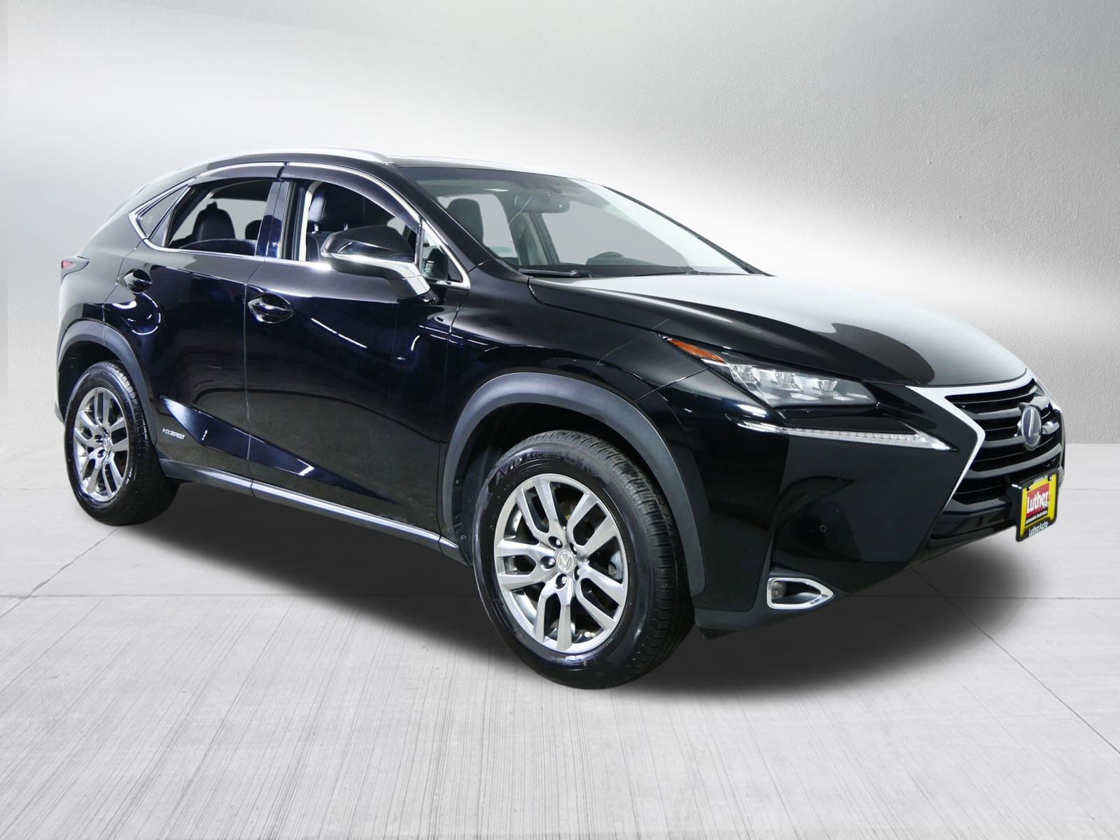 2016 Lexus NX 300h's photo