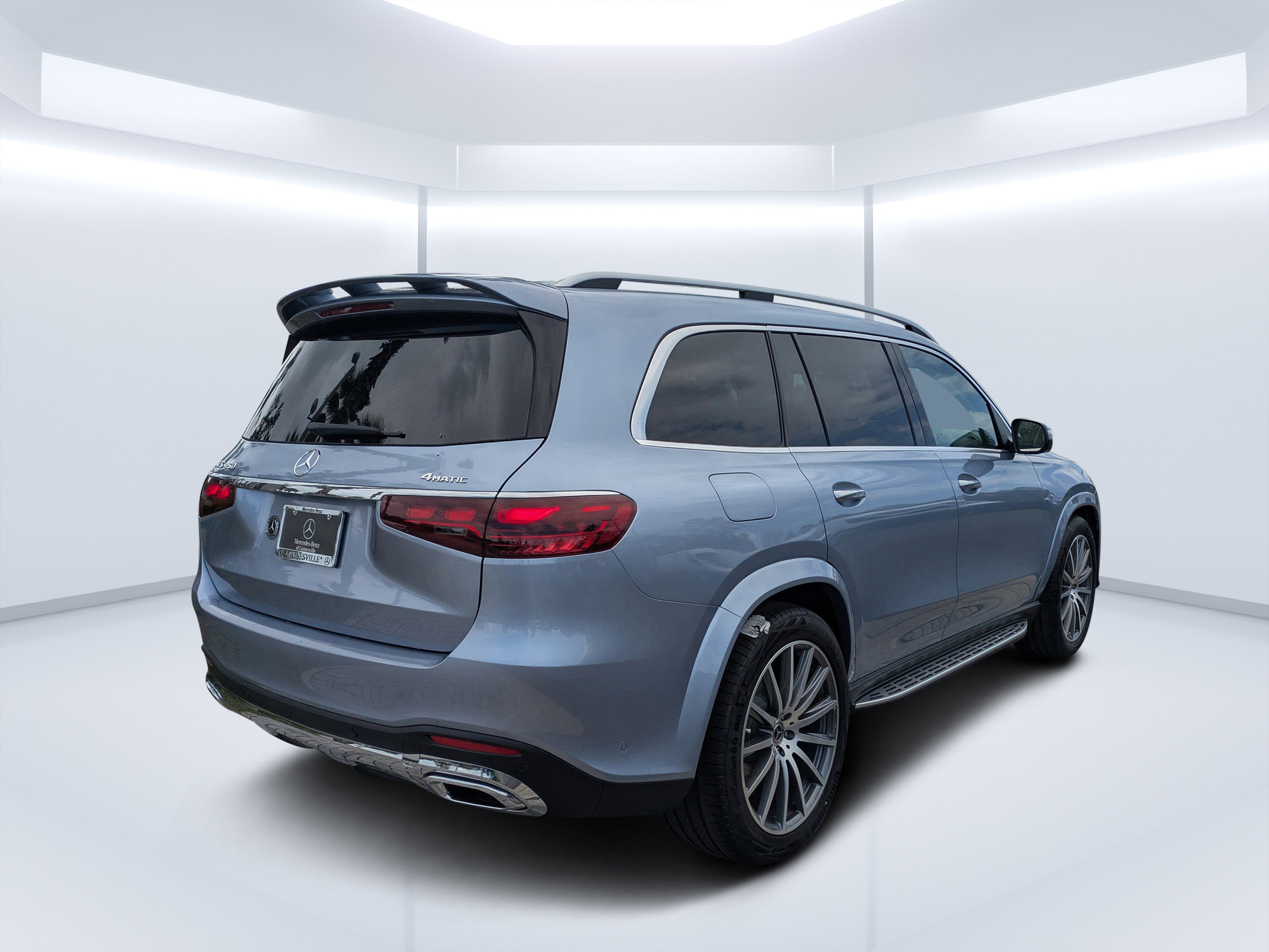 2026 Mercedes Benz GLS 450 4MATIC photo 3