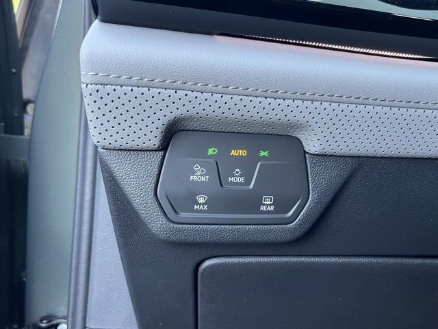 2024 Volkswagen Atlas Peak Edition SE Technology photo 32
