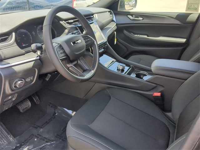 2025 Jeep Grand Cherokee Laredo photo 10