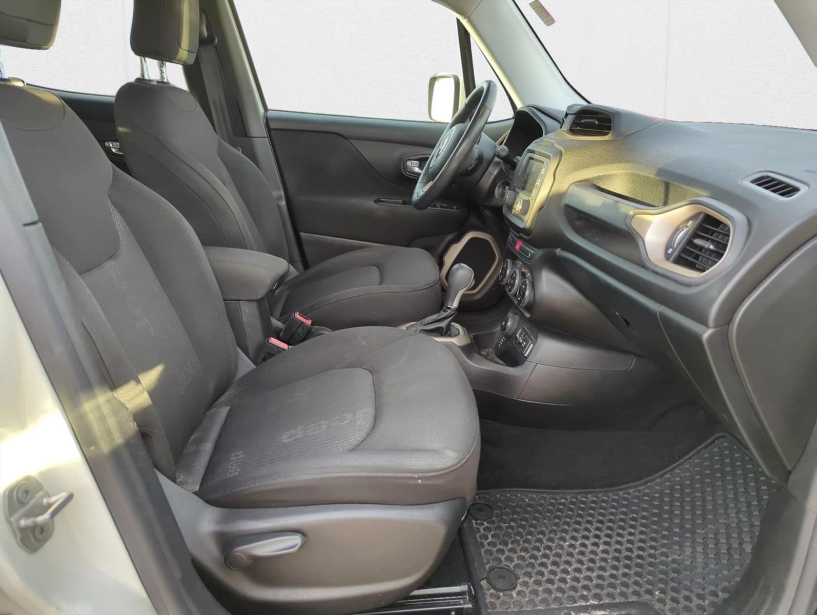 2016 Jeep Renegade Latitude photo 26