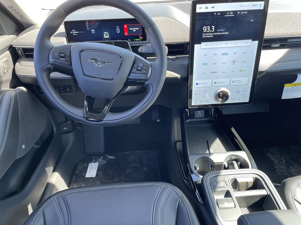 2025 Ford Mustang Mach-E Premium photo 3
