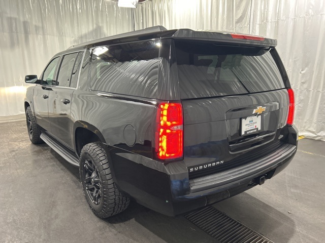 2018 Chevrolet Suburban LT photo 4