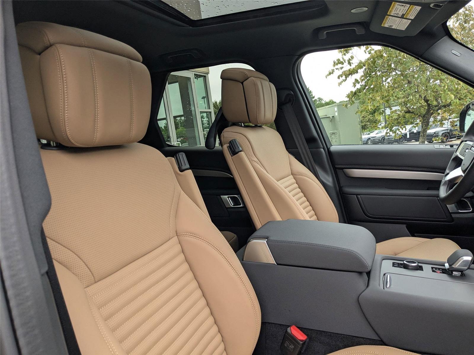 2025 Land Rover Discovery SE photo 32