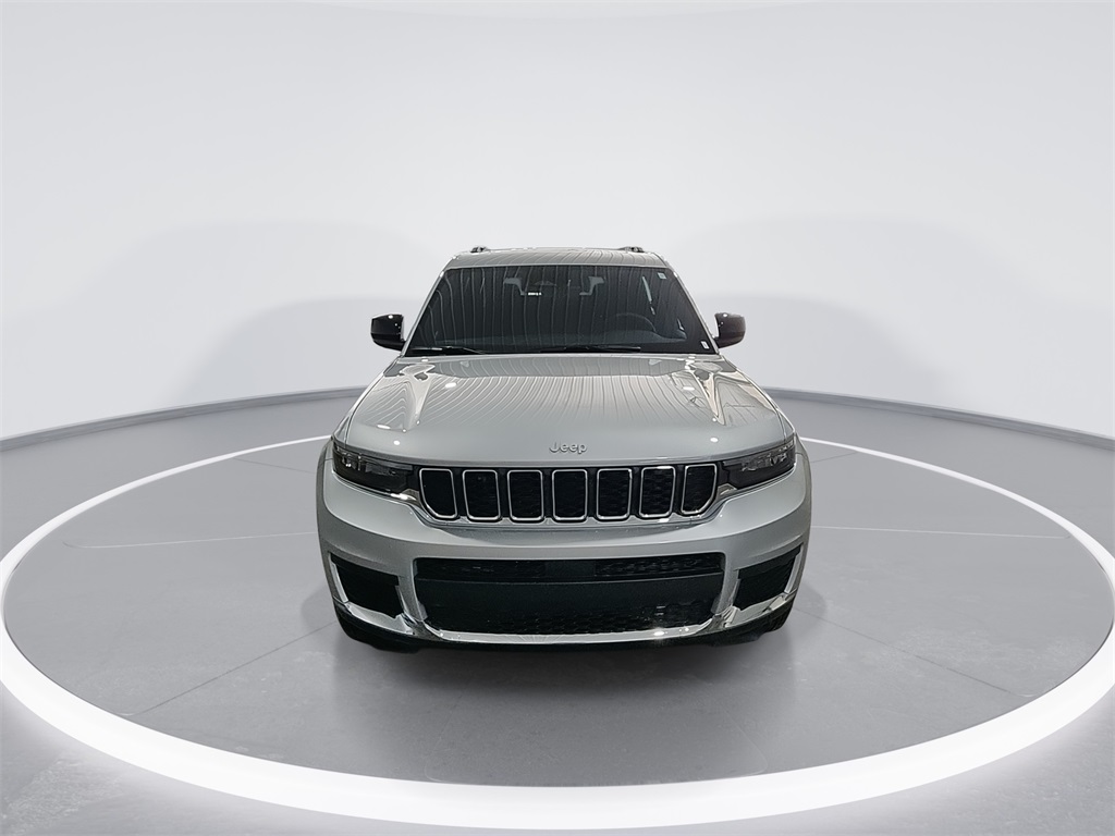 2025 Jeep Grand Cherokee Laredo photo 3