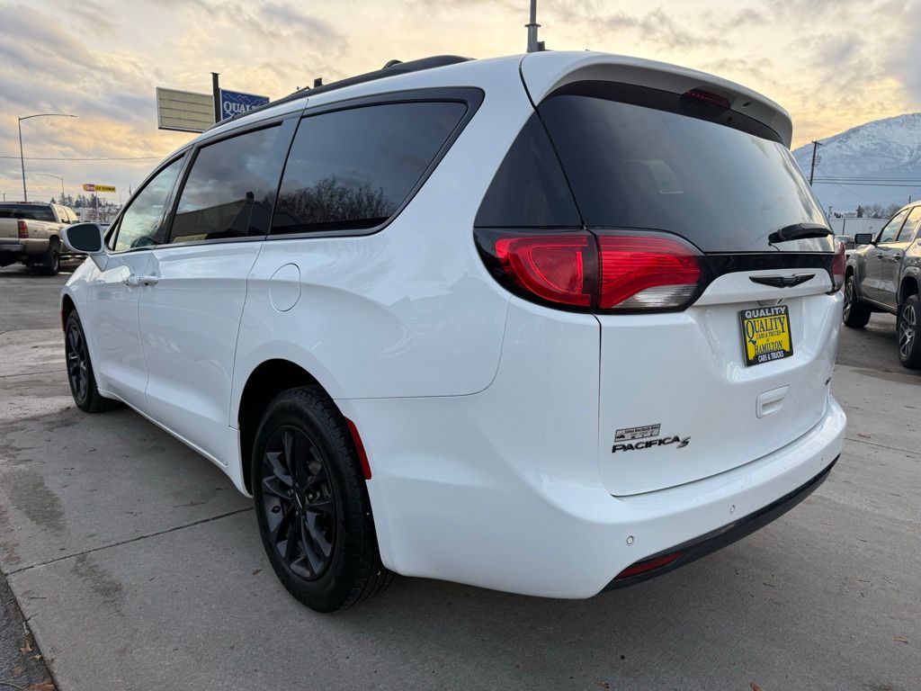 2020 Chrysler Pacifica Touring L photo 3