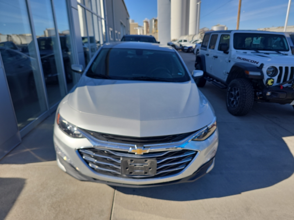 2022 Chevrolet Malibu 1LT photo 2