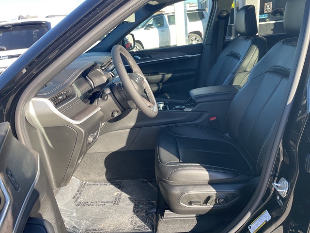 2025 Jeep Grand Cherokee Limited photo 4