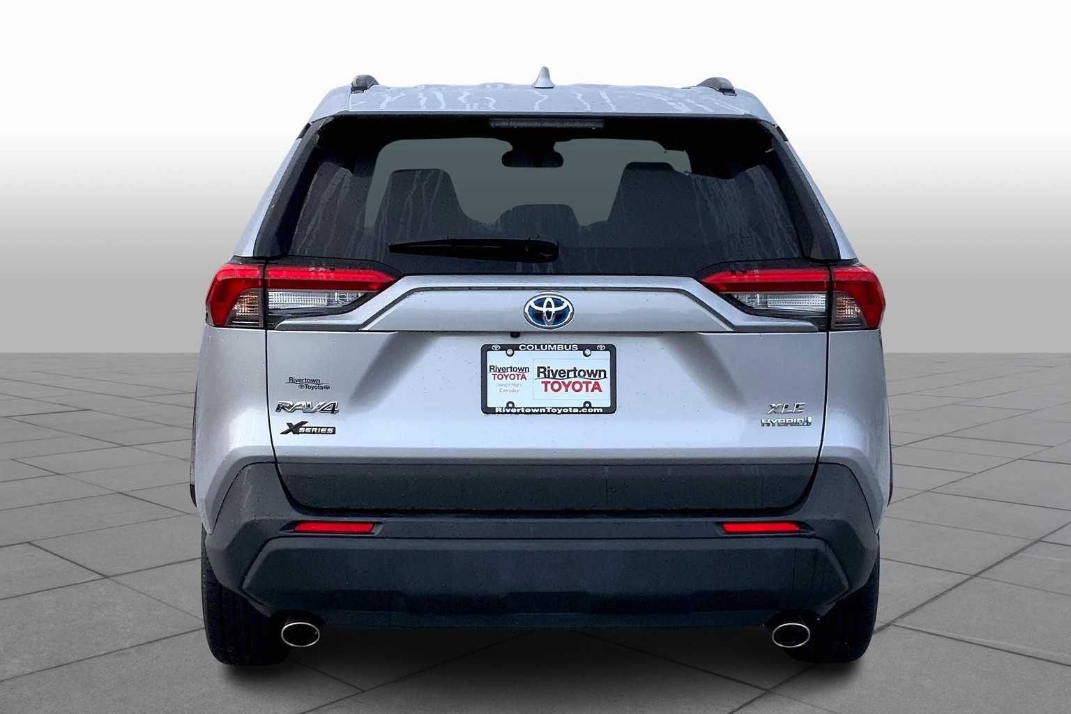 2024 Toyota RAV4 Hybrid XLE photo 4