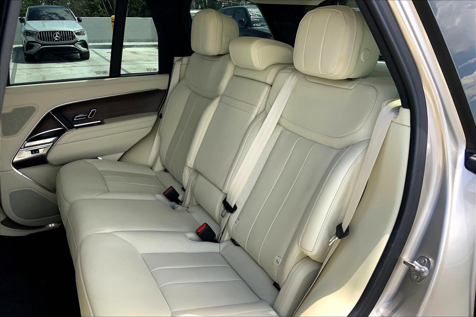 2022 Land Rover Range Rover SE photo 22