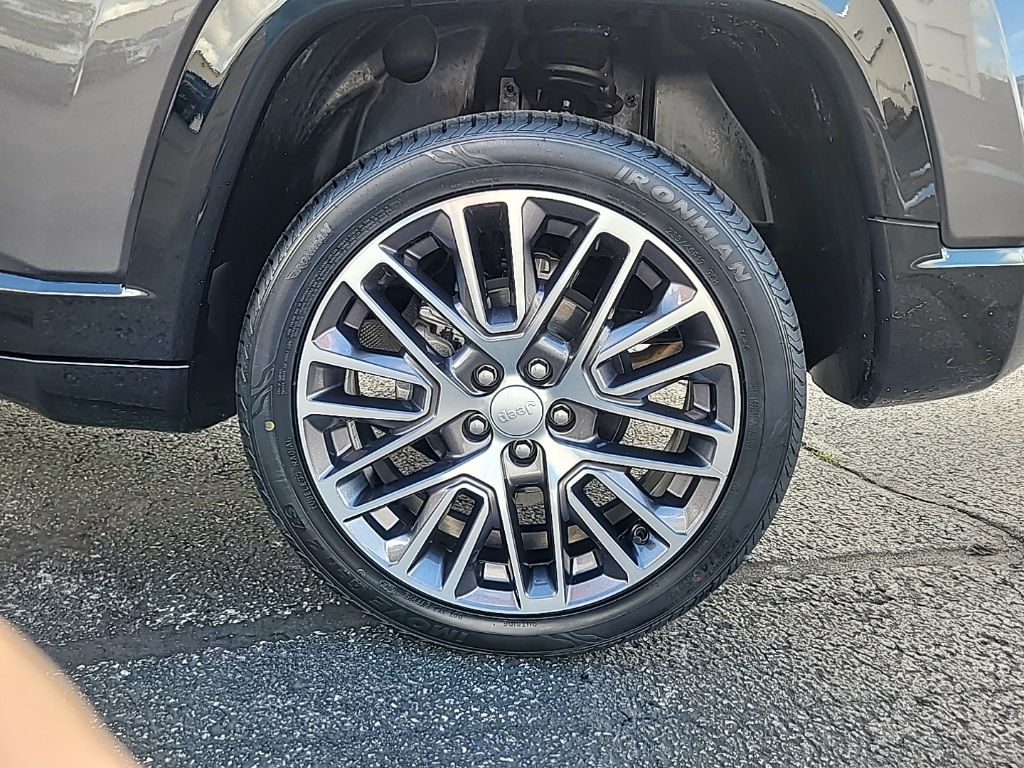 Used 2022 Granite Crystal Metallic Clearcoat Jeep Limited image 7