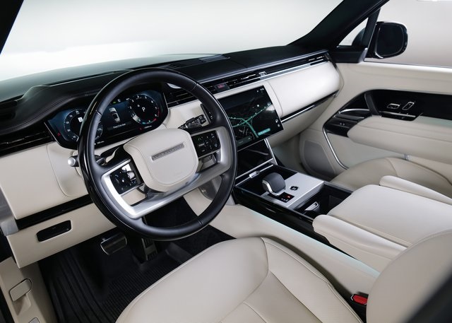 2025 Land Rover Range Rover SE photo 14