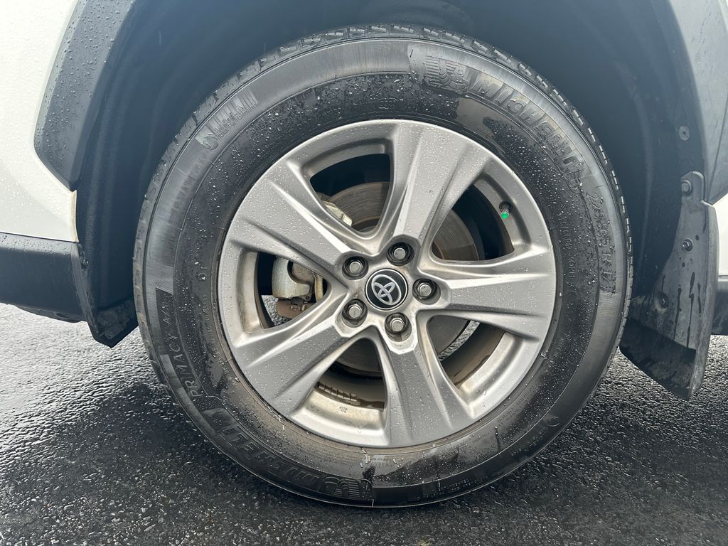2024 Toyota RAV4 XLE photo 12