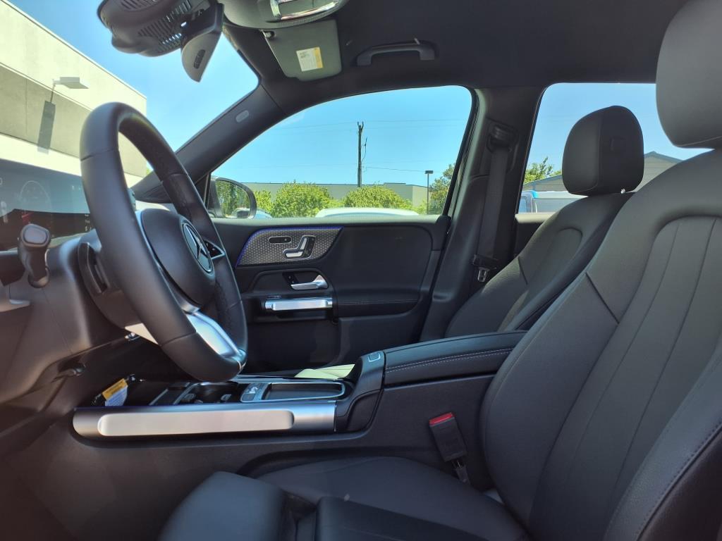 2025 Mercedes Benz GLB 250 photo 8