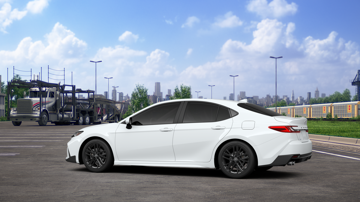 2025 Toyota Camry SE photo 4