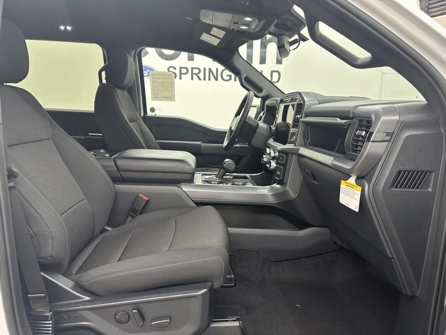 2025 Ford F-150 XLT photo 8