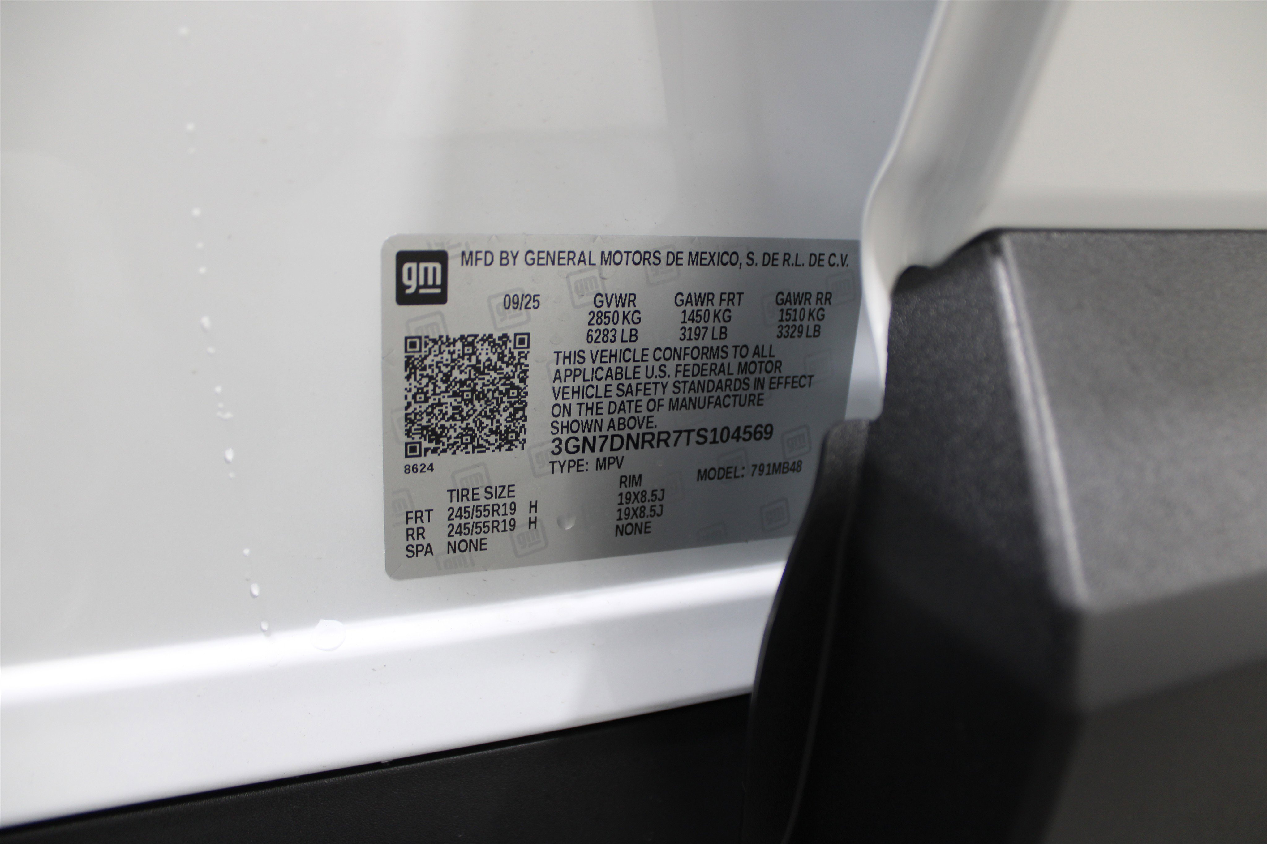 2026 Chevrolet Equinox EV LT photo 40