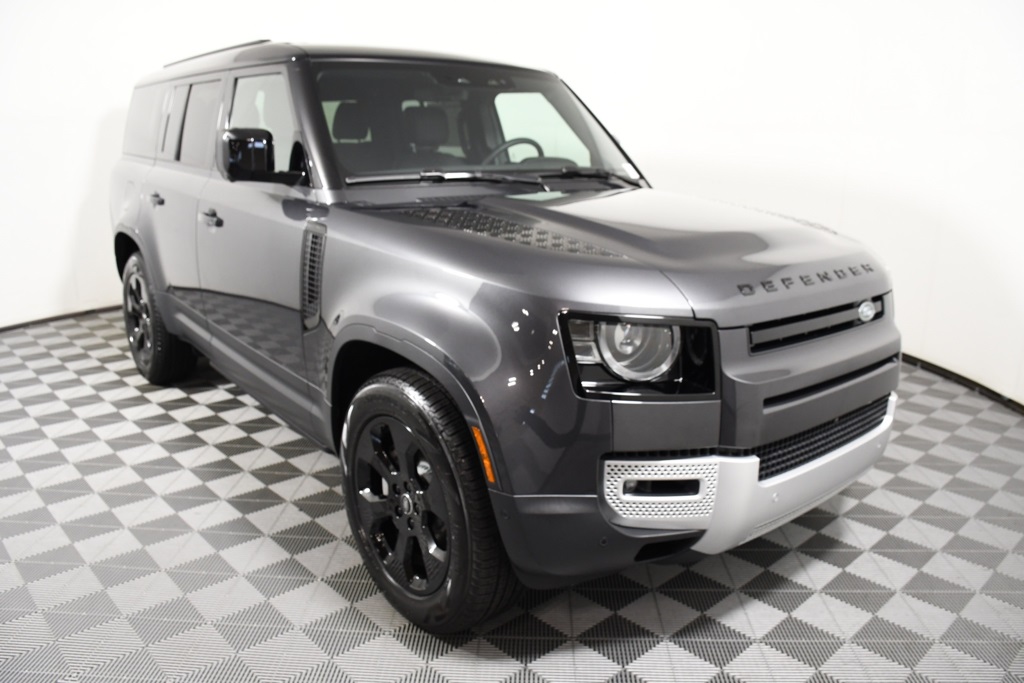 2025 Land Rover Defender 130 S photo 9