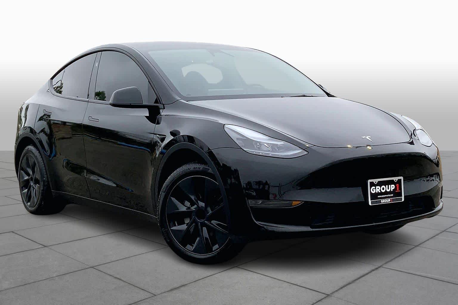 Used 2025 Tesla Model Y Long Range with VIN 7SAYGDED6SA354482 for sale in Houston, TX