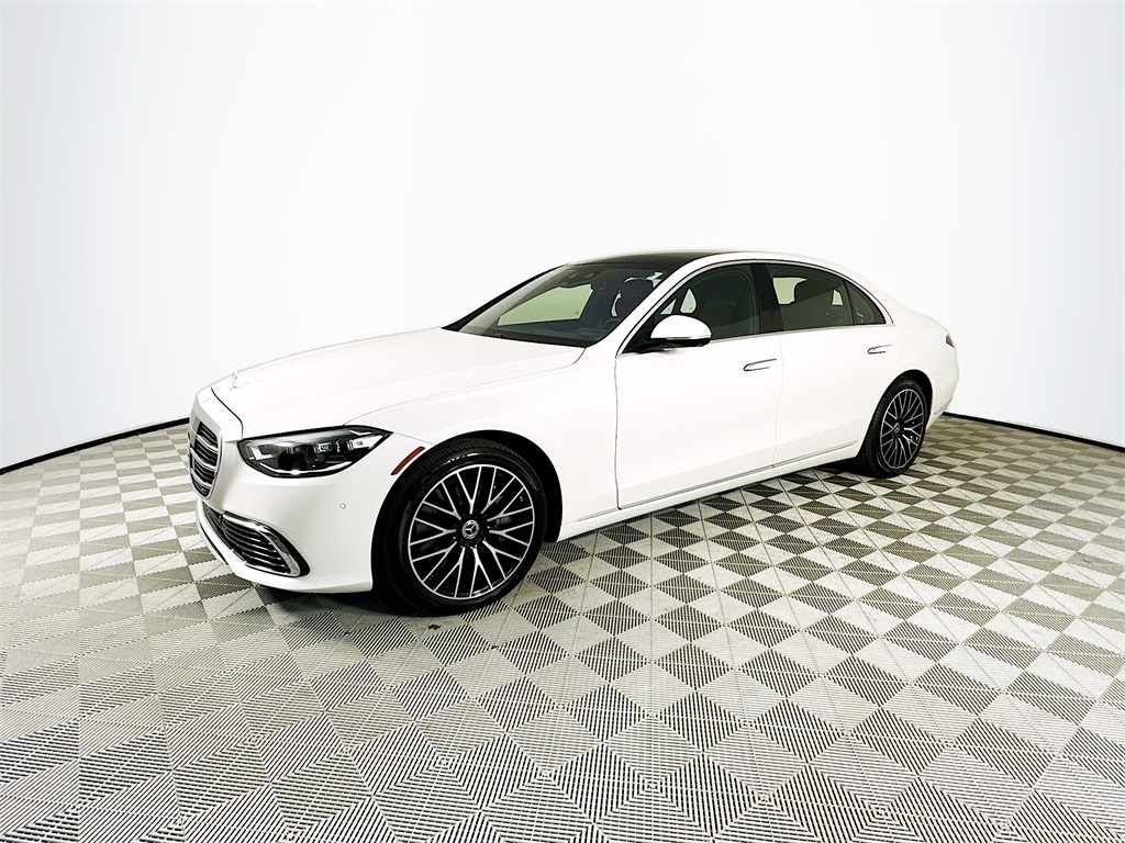 2024 Mercedes Benz S 580 4MATIC photo 3