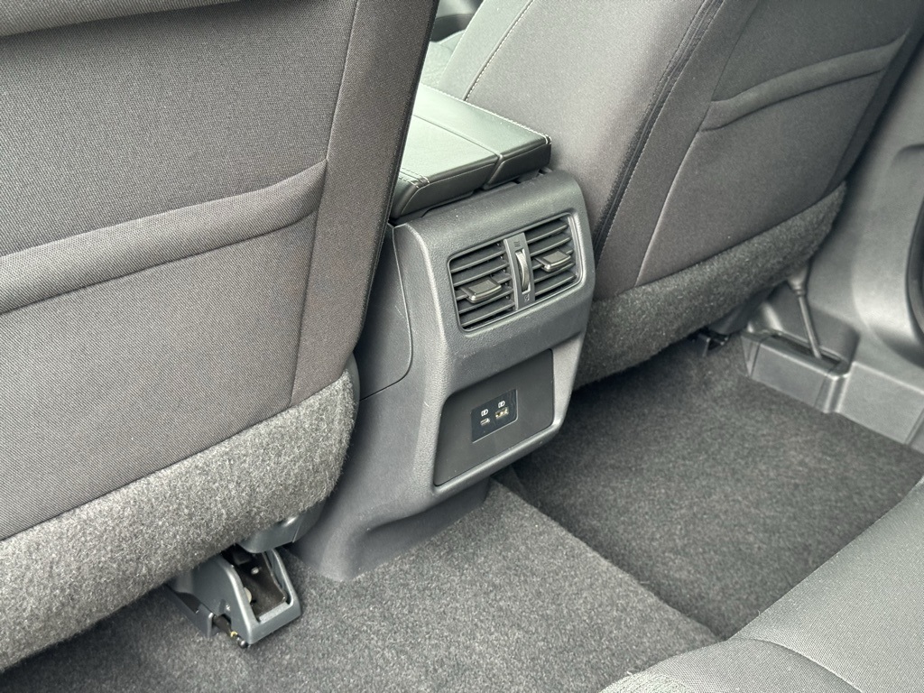 2022 Nissan Rogue SV photo 17