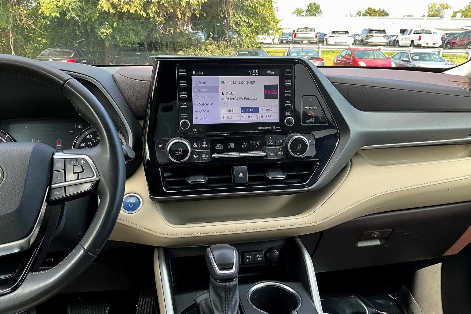 2021 Toyota Highlander Hybrid XLE photo 6
