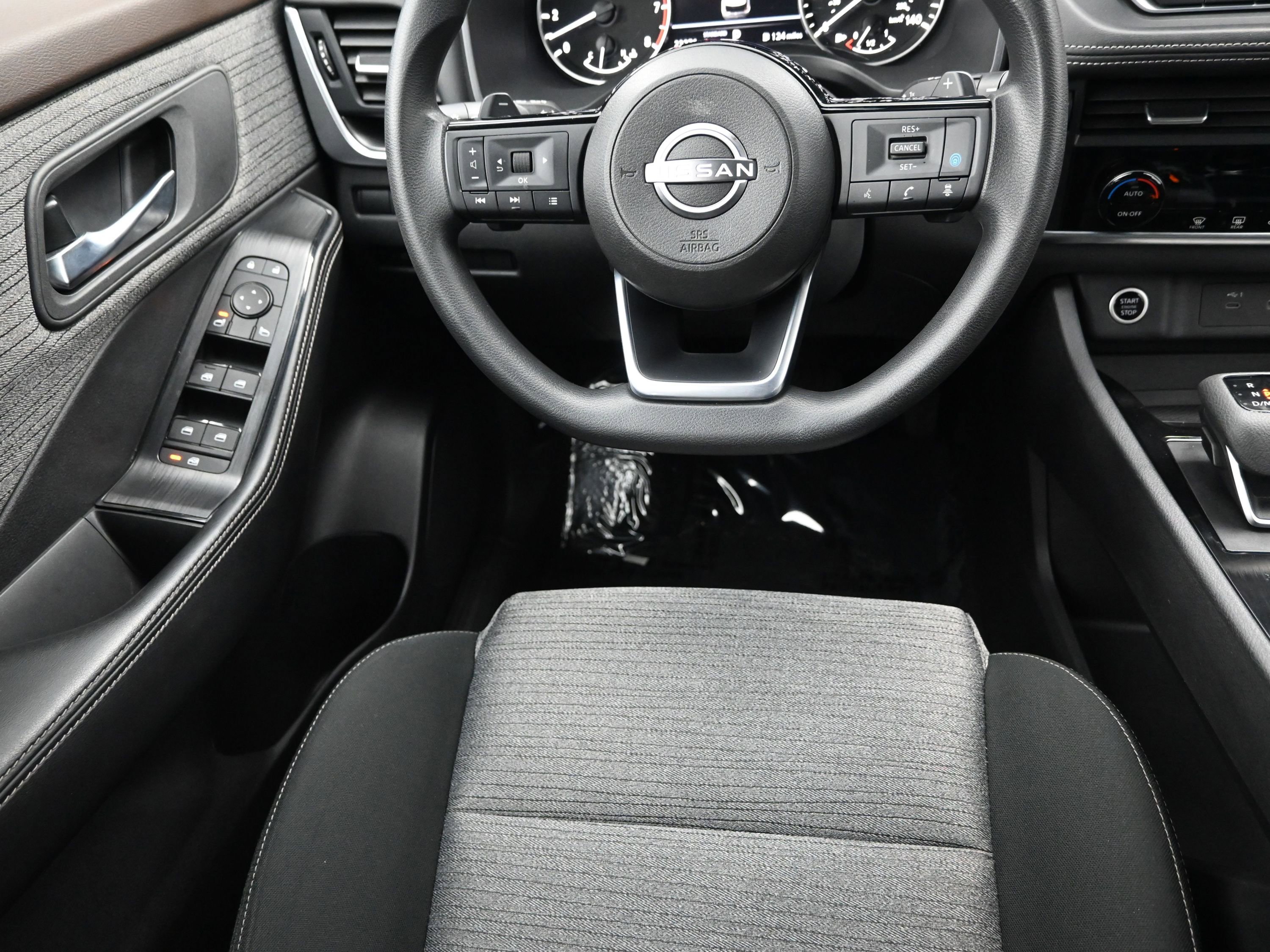 2023 Nissan Rogue SV photo 8