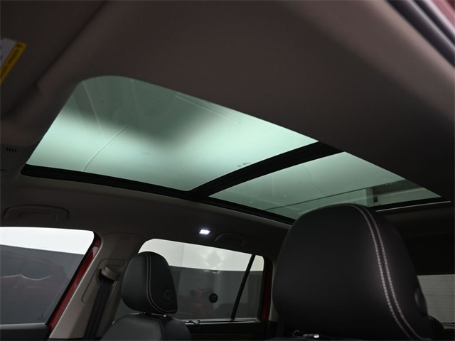 2025 Volkswagen Atlas SE Technology photo 2