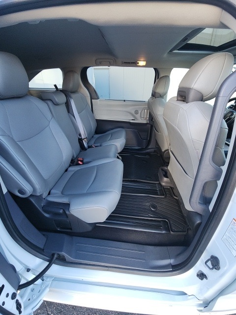 2023 Toyota Sienna XLE photo 15