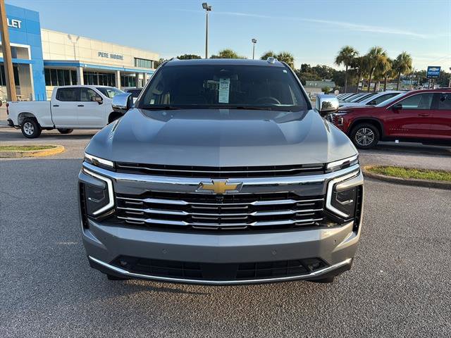 2025 Chevrolet Suburban Premier photo 2