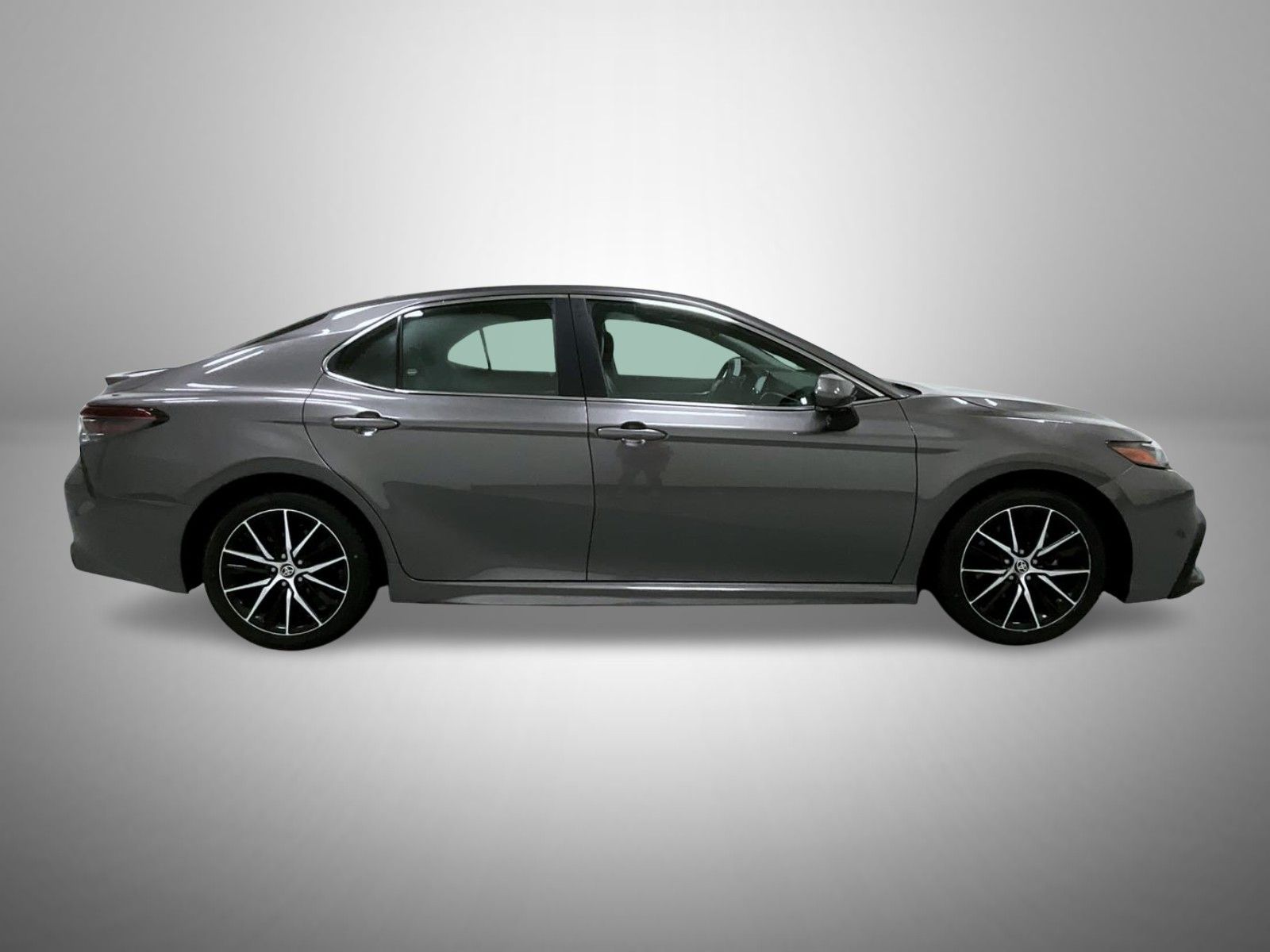 2024 Toyota Camry SE photo 4