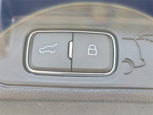 2025 Ford Explorer photo 19