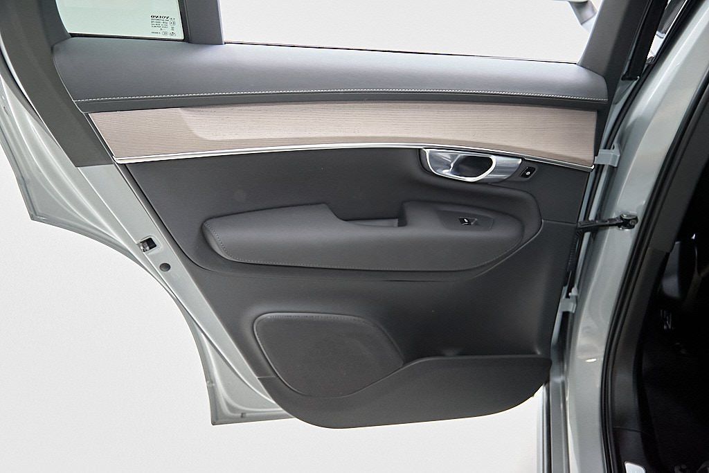 2026 VOLVO XC90 - Image 18