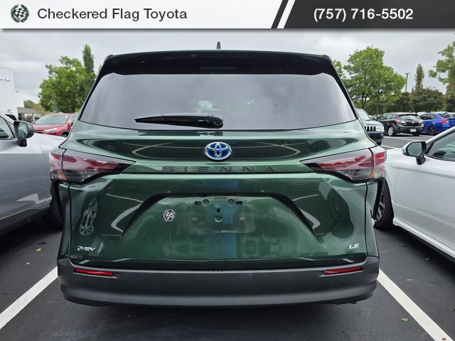 2025 Toyota Sienna LE photo 5