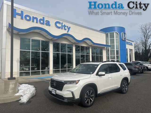 2025 Honda Pilot Touring's photo