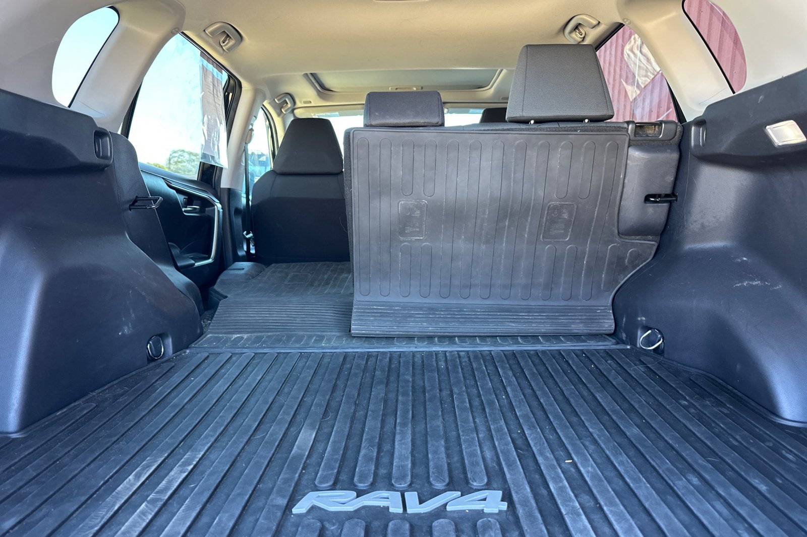 2024 Toyota RAV4 XLE photo 11