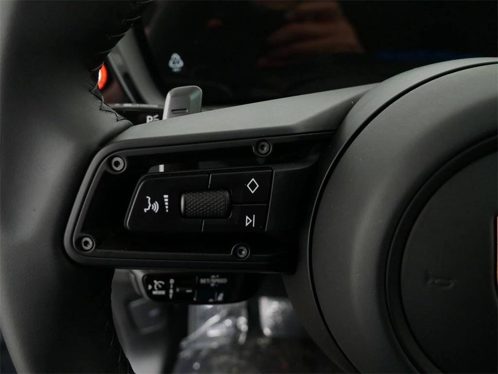 2025 Porsche Cayenne GTS photo 20