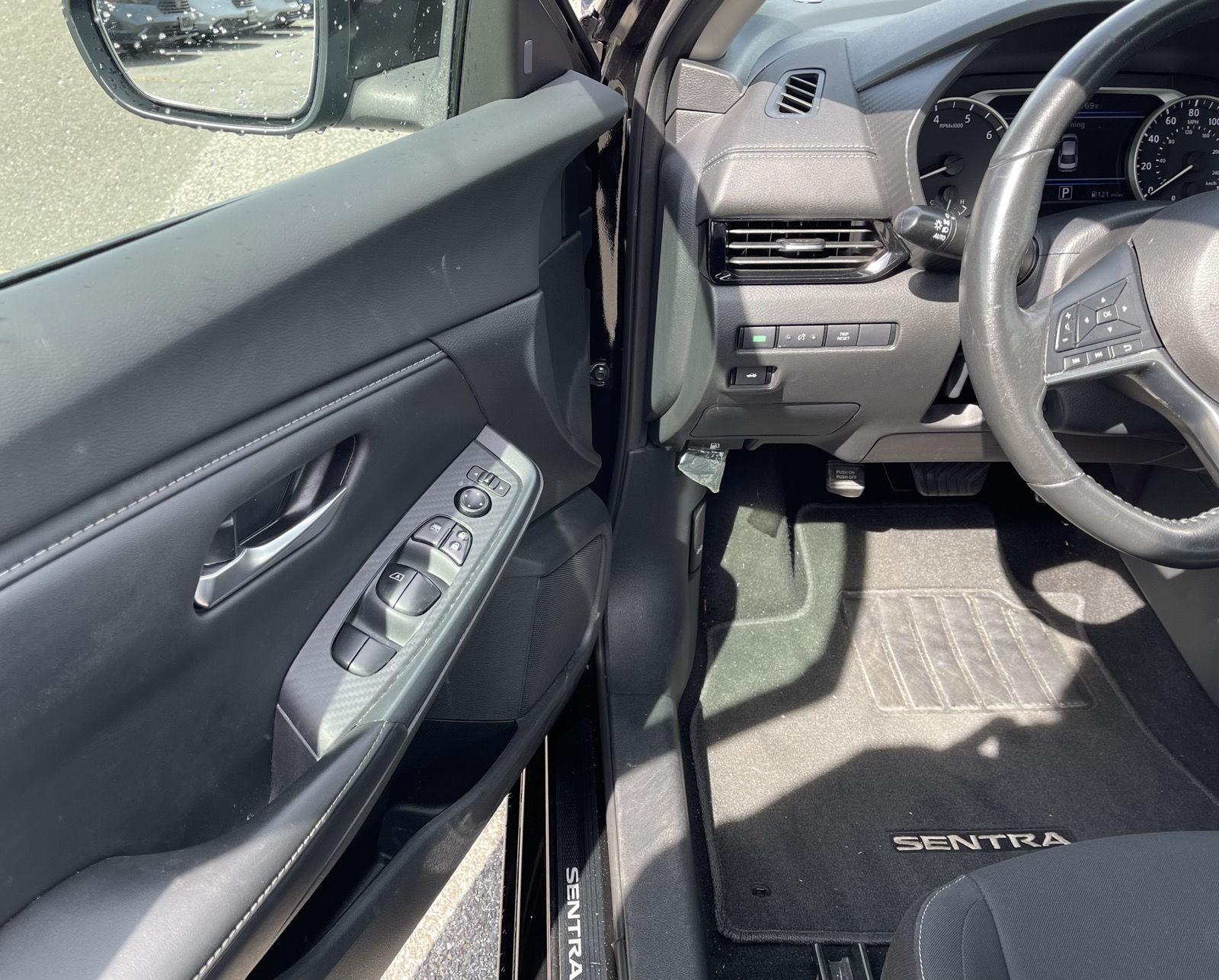 2022 Nissan Sentra SV photo 2
