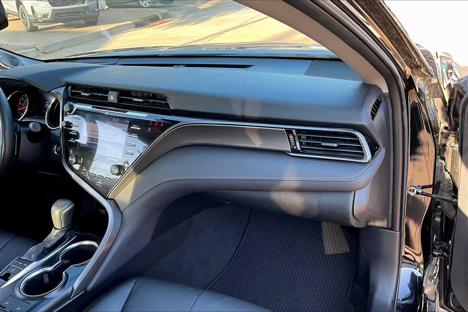 2019 Toyota Camry XLE V6 photo 16