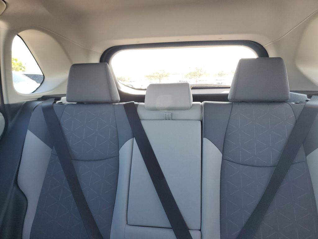 2025 Toyota RAV4 Hybrid XLE photo 25