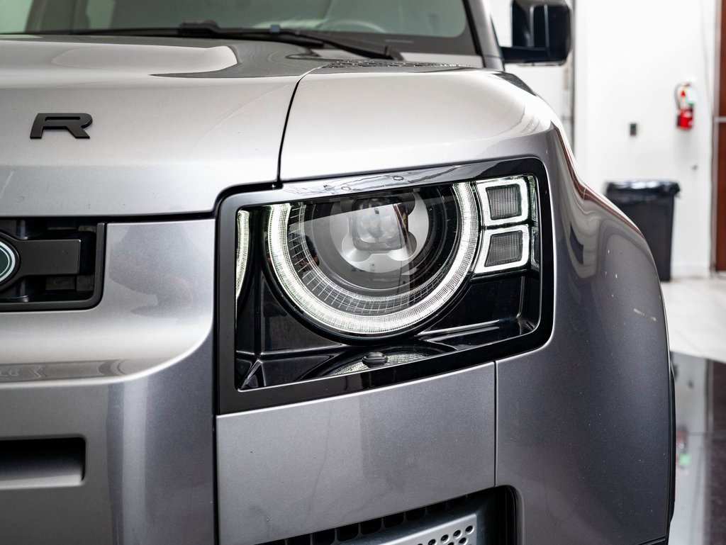 2020 Land Rover Defender 110 SE photo 16