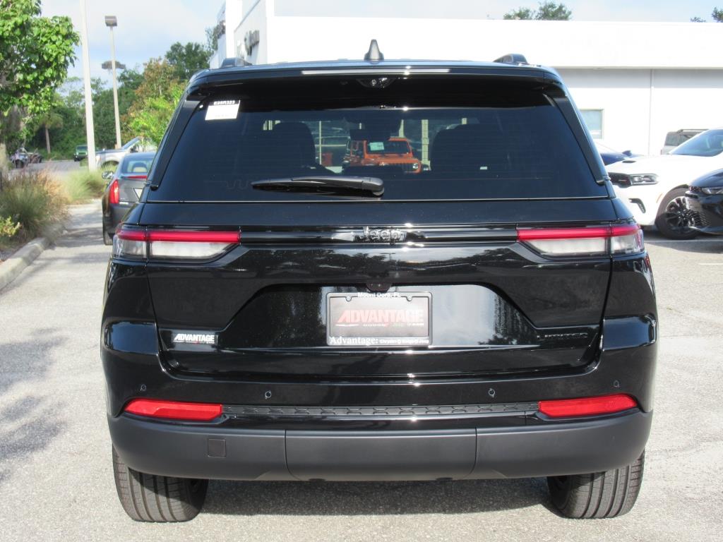 2025 Jeep Grand Cherokee Limited photo 3
