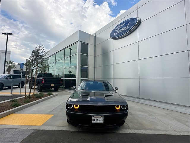 2020 Dodge Challenger SXT photo 2