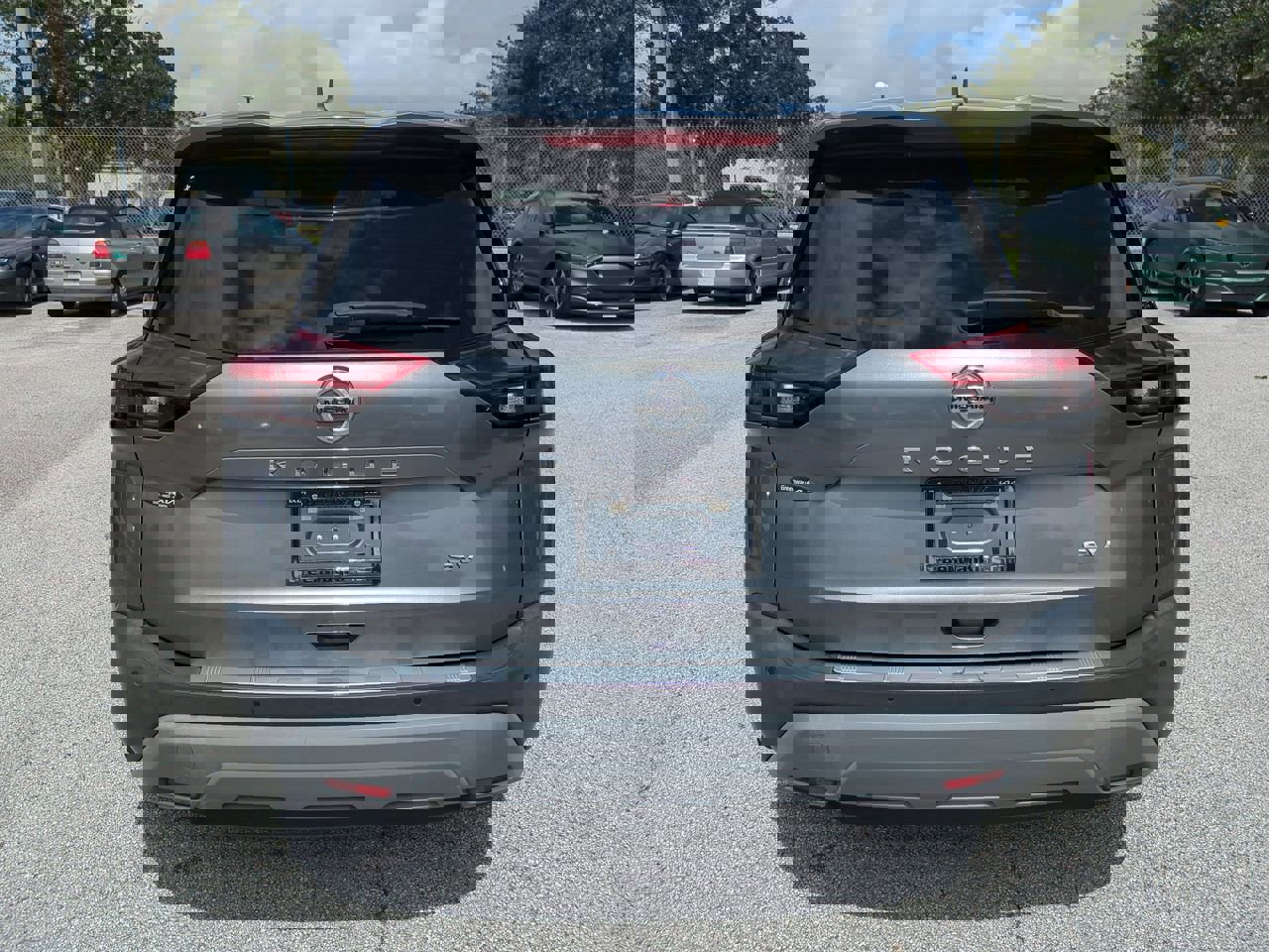 2021 Nissan Rogue SV photo 2