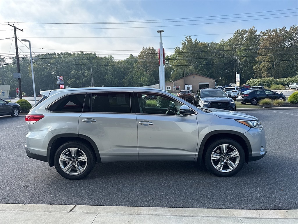 2018 Toyota Highlander Limited Platinum photo 3