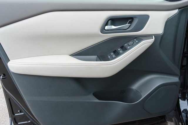 2025 Nissan Rogue SV photo 7