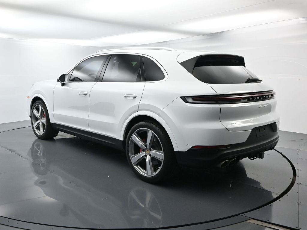 2024 Porsche Cayenne S photo 2