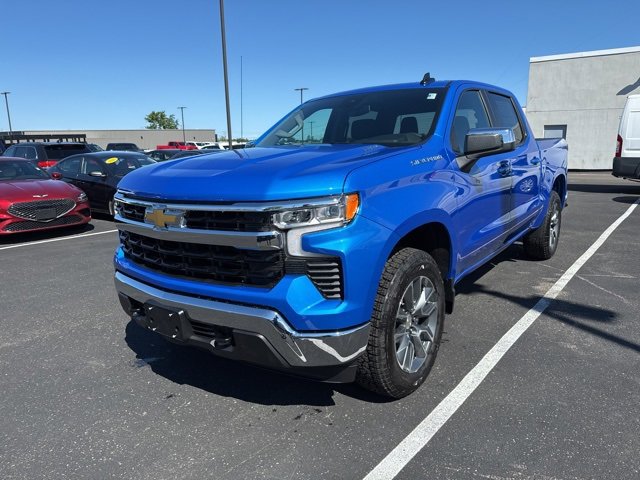 2025 Chevrolet Silverado 1500 LT photo 3